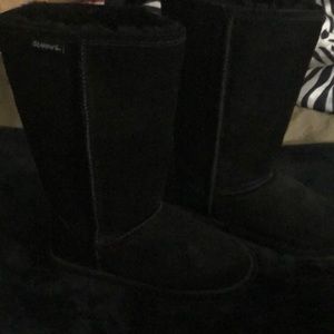 Black bear-paw women’s boots